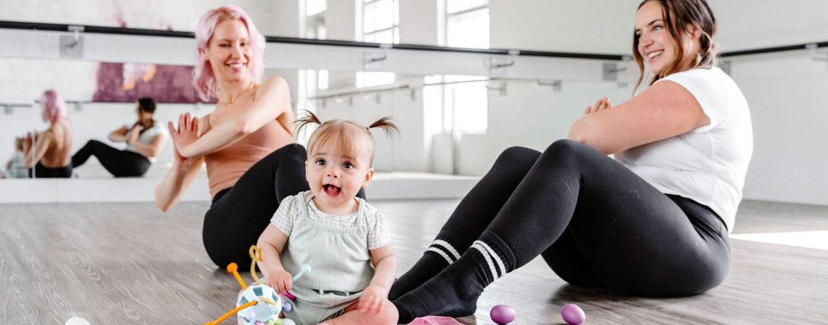 Mami&Baby Pilates Cvičenie za prítomnosti detí alebo aj bez. Cvičenie obnovuje rozsah pohybov v kĺboch a zvýši pružnosť svalov, zlepšuje kondíciu.